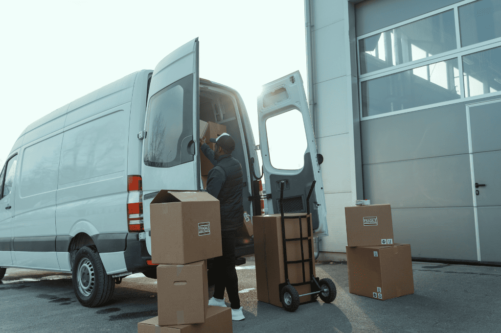 Al momento stai visualizzando Logistica 4.0: gli allestimenti di Veicoli industriali per il Trasporto dell’Ultimo Miglio